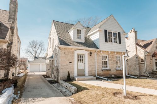 2455 88th St, Milwaukee, WI 53226-1955