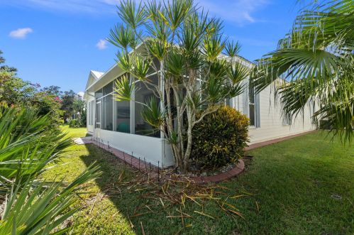 502 Canoe Park Cir, Fort Pierce FL  34983-3510 exterior