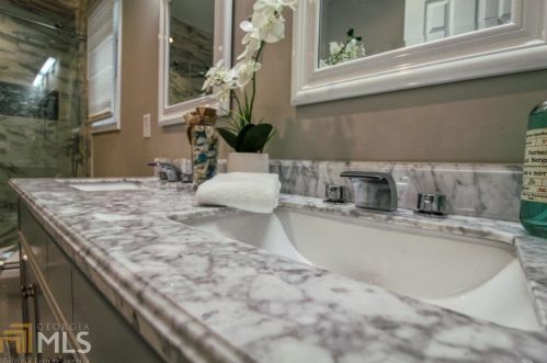 1145 Carlo Wood Dr, Atlanta GA 30331-7344 exterior