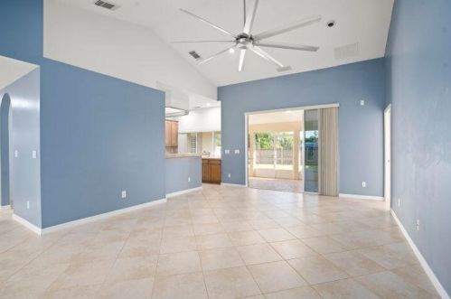 7205 Hibiscus Rd, Fort Pierce FL  34951-4806 exterior