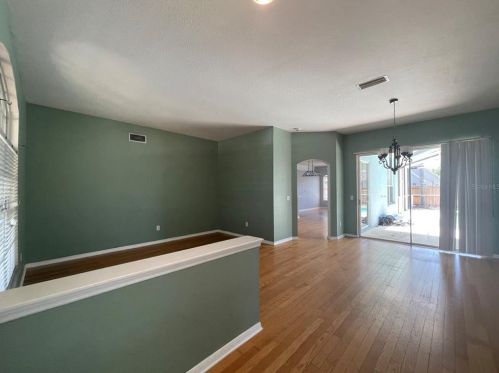 12402 Seabrook Dr, Tampa, FL 33626-2431