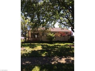 11301 Fairlawn Dr, Cleveland OH  44143-1440 exterior