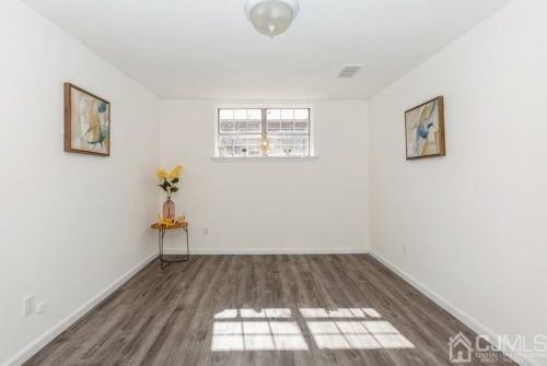 460 College Dr, Edison NJ 08817-5951 exterior