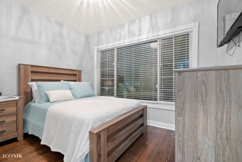 6509 64th St, Chicago, IL 60638-4913