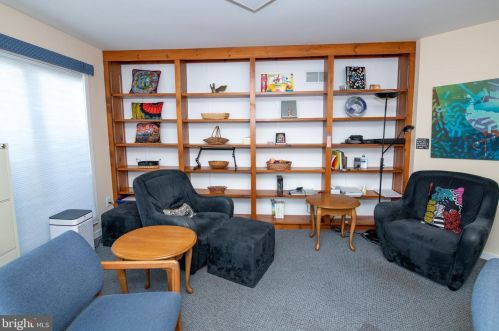 699 Longview Dr, Huntingdon Valley PA 19006-2219 exterior