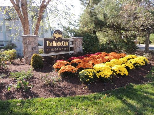 2302 Vroom Dr, Bridgewater NJ  08807-7004 exterior