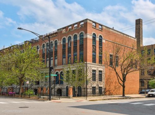 369 Superior St, Chicago IL  60654-3515 exterior