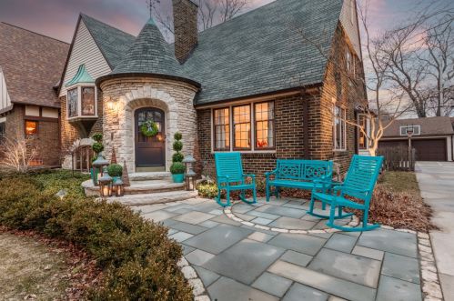 2428 88th St, Milwaukee, WI 53226-1956