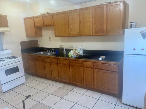 5608 Marshfield Ave, Chicago IL 60636-1218 exterior