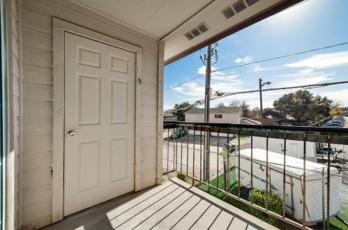 12484 Abrams Rd, Dallas TX 75243-1682 exterior