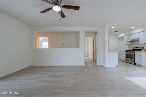 6419 Sunrise Vly Dr, Tucson AZ 85706-4979 exterior