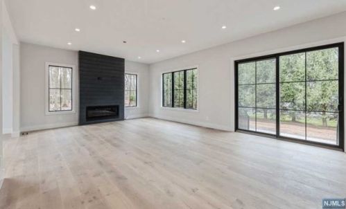 32 Pleasant St, Haworth NJ  07641-1929 exterior