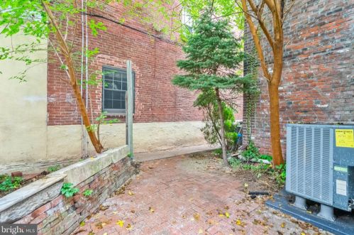 520 4 St, Philadelphia PA 19140-2417 exterior