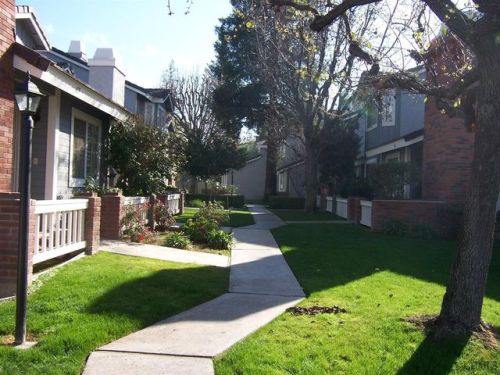 2600 Brookside Dr, Bakersfield CA  93311-2351 exterior