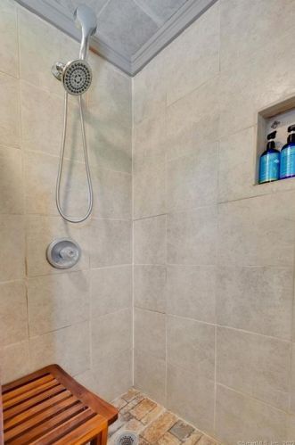 24 Roland St, Enfield CT 06082-5770 exterior