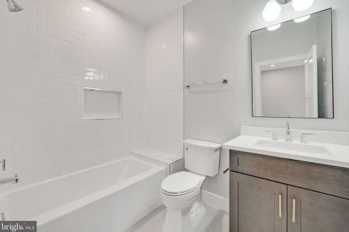 1422 Mayflower Dr, Mc Lean VA 22101-5615 exterior