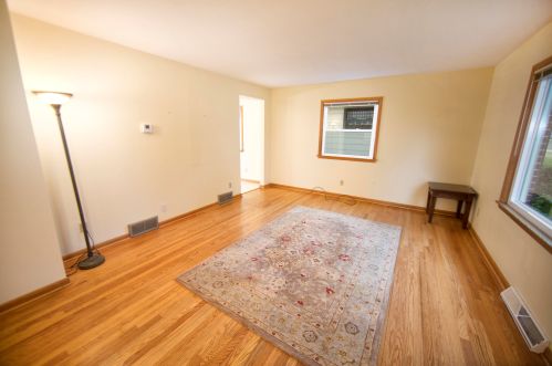 3835 91st St, Milwaukee, WI 53228-1609