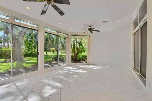 6130 Greenspointe Dr, Boynton Beach FL 33437-4914 exterior