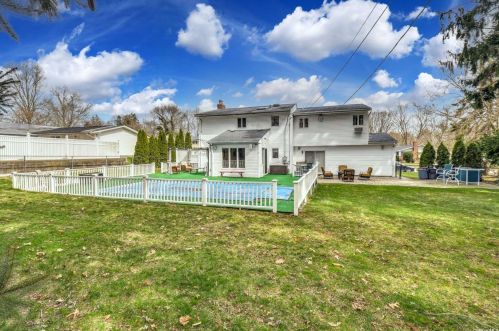 38 Fuller St, Huntington Station NY 11746-6657 exterior