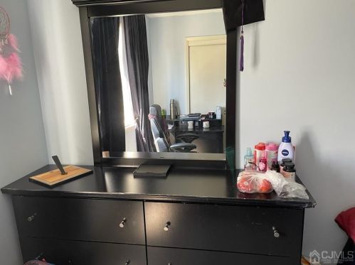 38 Semel Ave, Iselin NJ 08830-1109 exterior