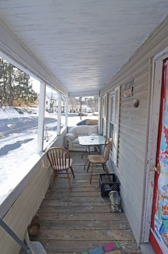 89 Main St, Ware MA 01082-1318 exterior