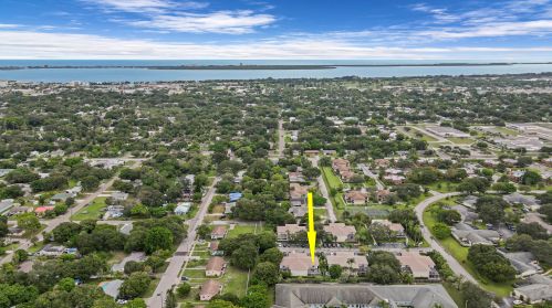 1536 Lawnwood Cir, Fort Pierce, FL 34950-6957