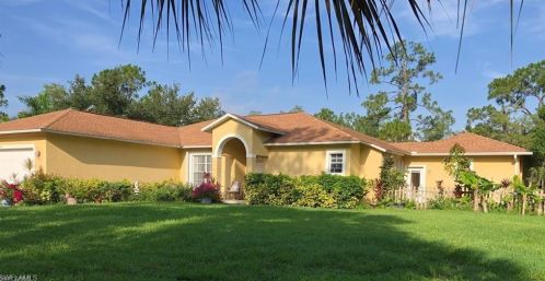 181 7th St, Naples, FL 34117-2126