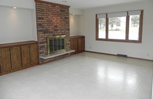 4845 82nd St, Milwaukee WI  53220-4217 exterior