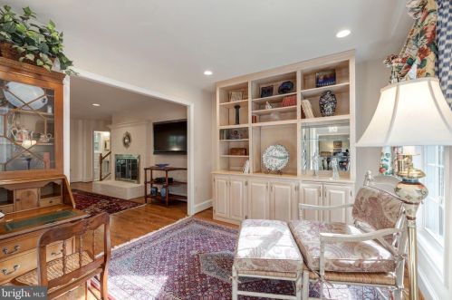 1621 Linway Park Dr, Mc Lean VA 22101-4149 exterior