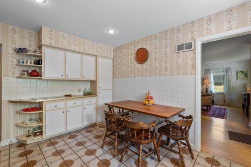 502 Spooner Rd, Milwaukee WI 53217-2829 exterior