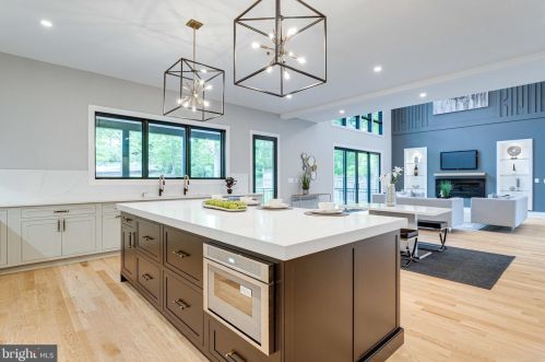 1520 Brookhaven Dr, Mc Lean VA  22101-4127 exterior