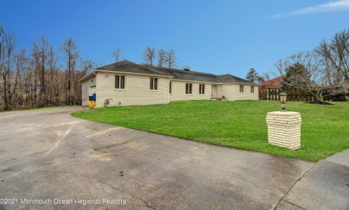 21 Bridle Dr, West Long Branch NJ  07764-1777 exterior