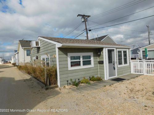 104 Amberjack Way, Lavallette NJ  08735-1203 exterior