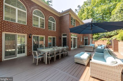 1941 Valleywood Rd, Mc Lean VA  22101-4931 exterior