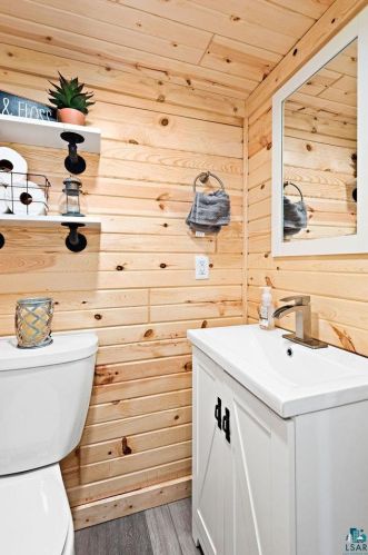 11 3 St, Duluth MN 55805-1727 exterior