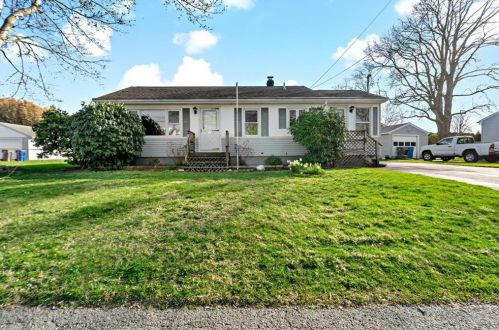 12 Philips Ave, Middletown, RI 02842-4548