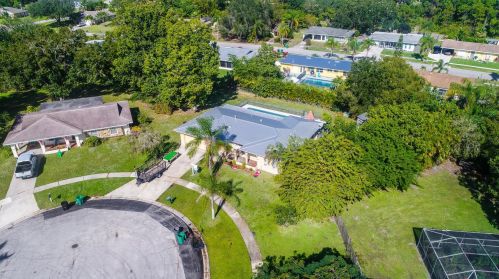 189 Ivanhoe Ct, Fort Pierce FL 34983-2052 exterior