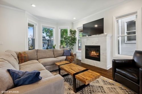 2425 Pensacola Ave, Chicago IL  60618-1607 exterior