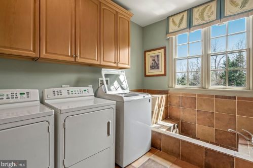 11300 Glen Rd, Rockville MD 20854-1849 exterior