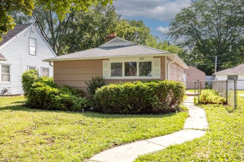 6032 39th St, Milwaukee, WI 53221-4539