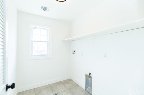 20 Linden Ave, Edison NJ 08817-3208 exterior