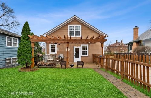 514 5th Ave, Saint Charles IL  60174-2928 exterior