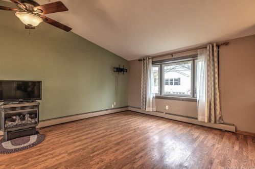 48 Stevens St, Milford CT 06460-7869 exterior