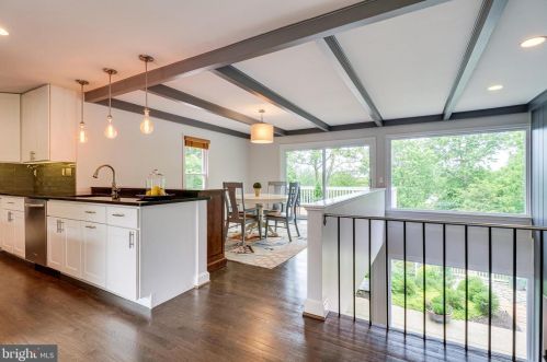 7704 Lookout Ct, Alexandria, VA 22306-2519