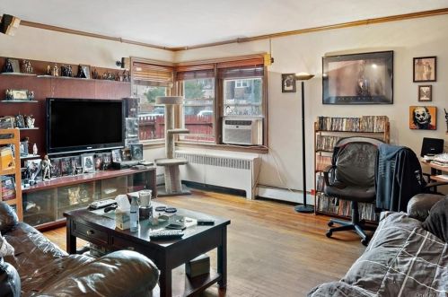 1020 Lydig Ave, Bronx NY 10462-2260 exterior