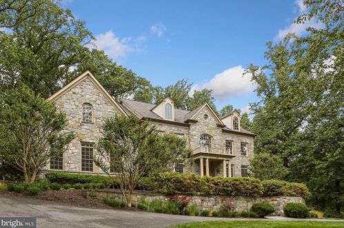 7449 Dulany Dr, Mc Lean VA  22101-2716 exterior