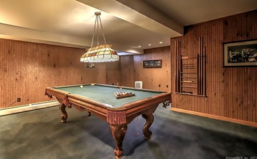 61 Morningside Dr, Milford CT 06460-7717 exterior