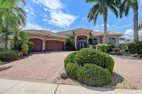 8048 Desmond Dr, Boynton Beach, FL 33472-5011