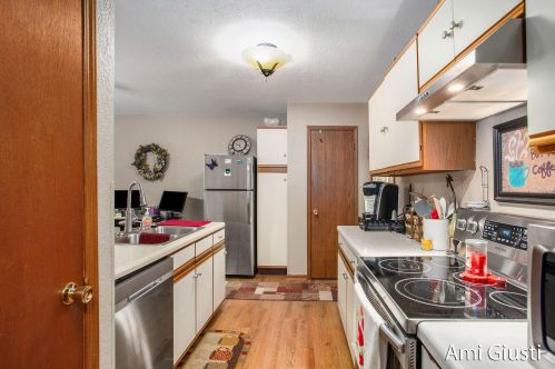 1910 Burton, Grand Rapids MI 49506-4620 exterior