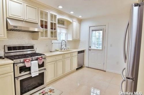 72 Shinbone Ln, Commack NY 11725-5517 exterior